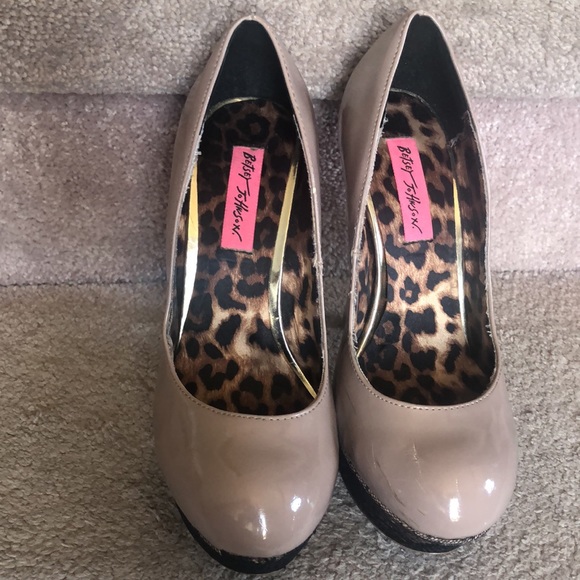 Betsy Johnson shoes,size 8. - Picture 2 of 4